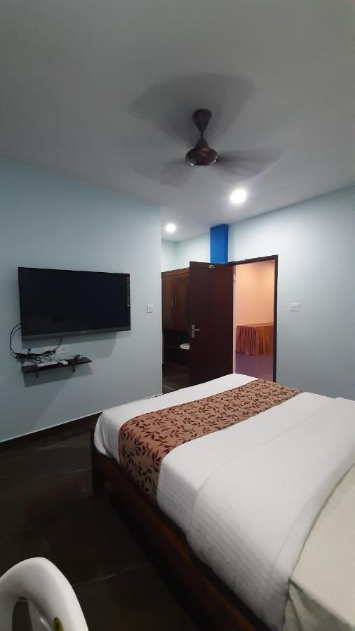 Madaparambil Residency Alwaye Экстерьер фото
